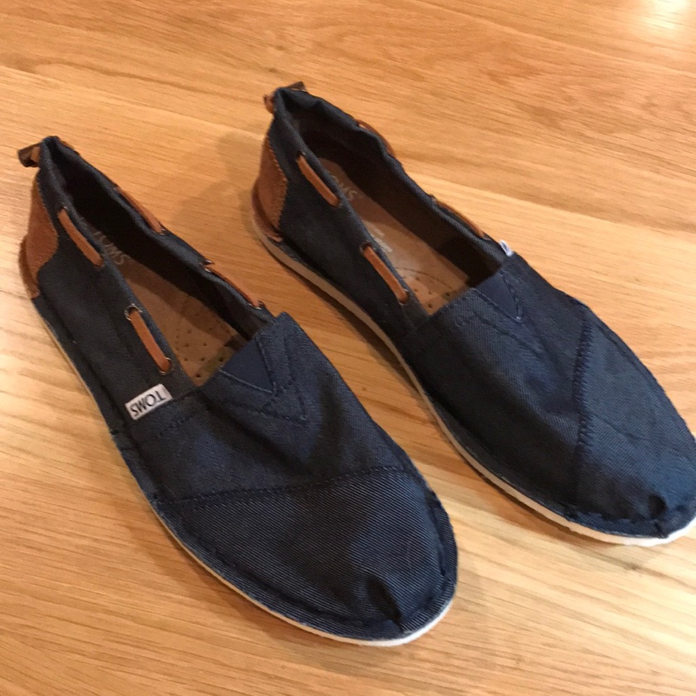 Brand new Toms